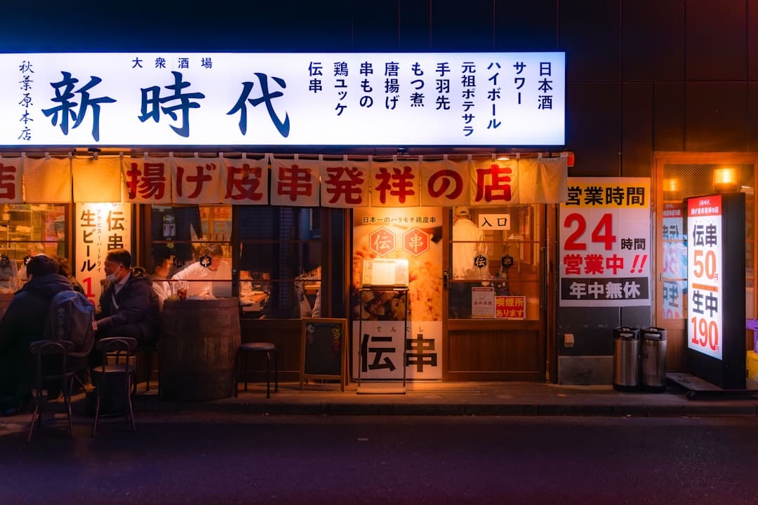 邓超看望卖凉菜的“一毛钱奶奶” 温馨互动暖人心